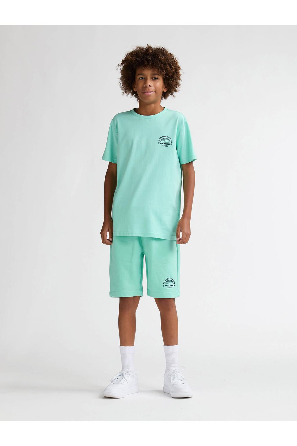 Mintgroene jongens Petrol Industries regular sweatshort met elastische tailleband met koord en printopdruk