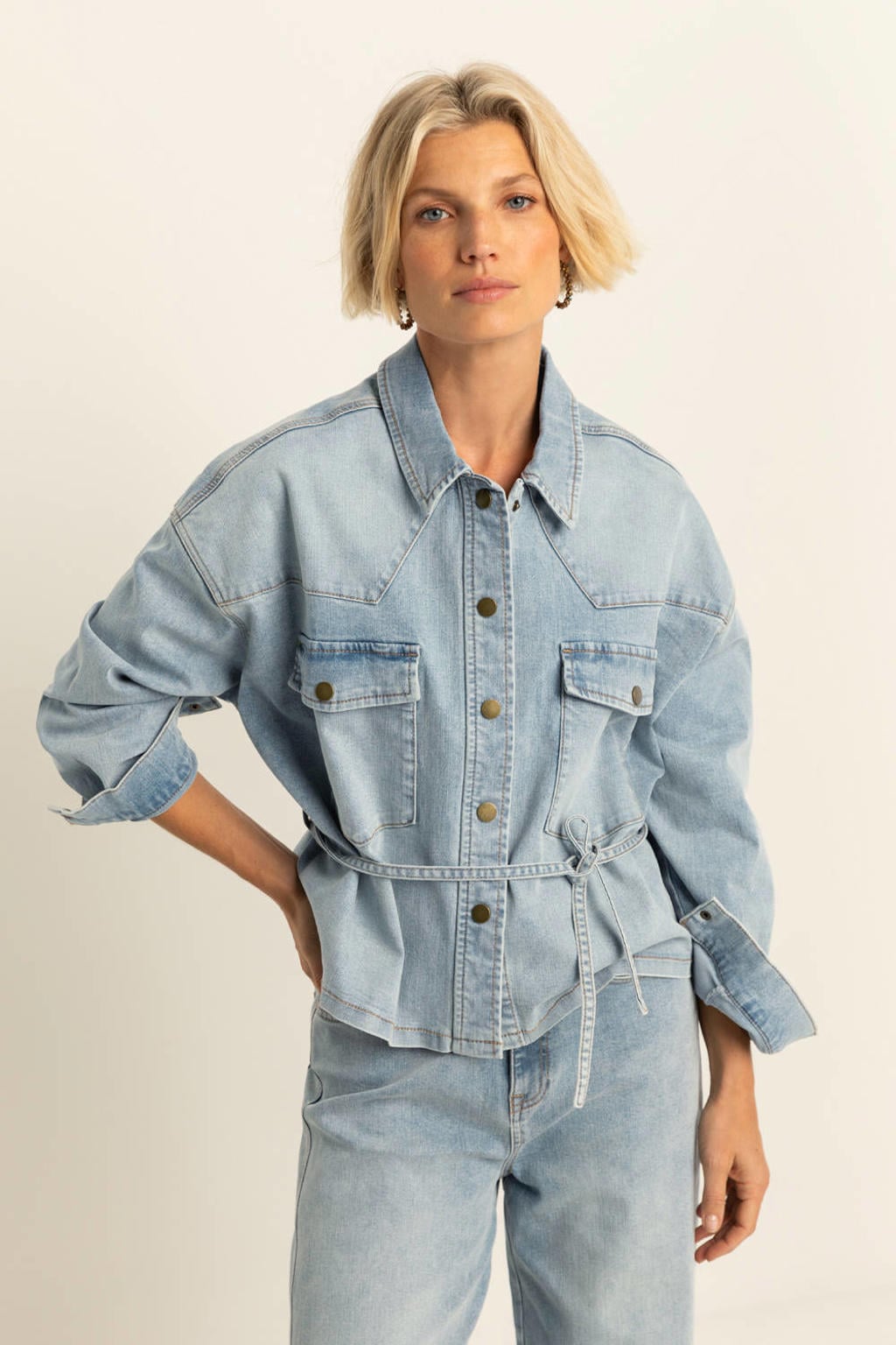 Light blue denim dames Expresso spijkerjas van katoen met effen, lange mouwen, klassieke kraag, drukknoopsluiting en geweven detail