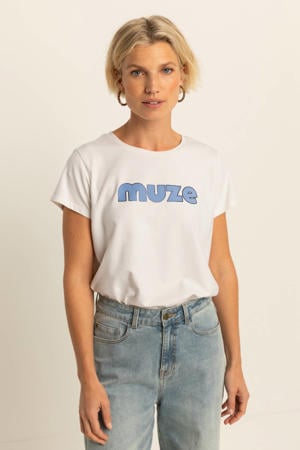 T-shirt wit