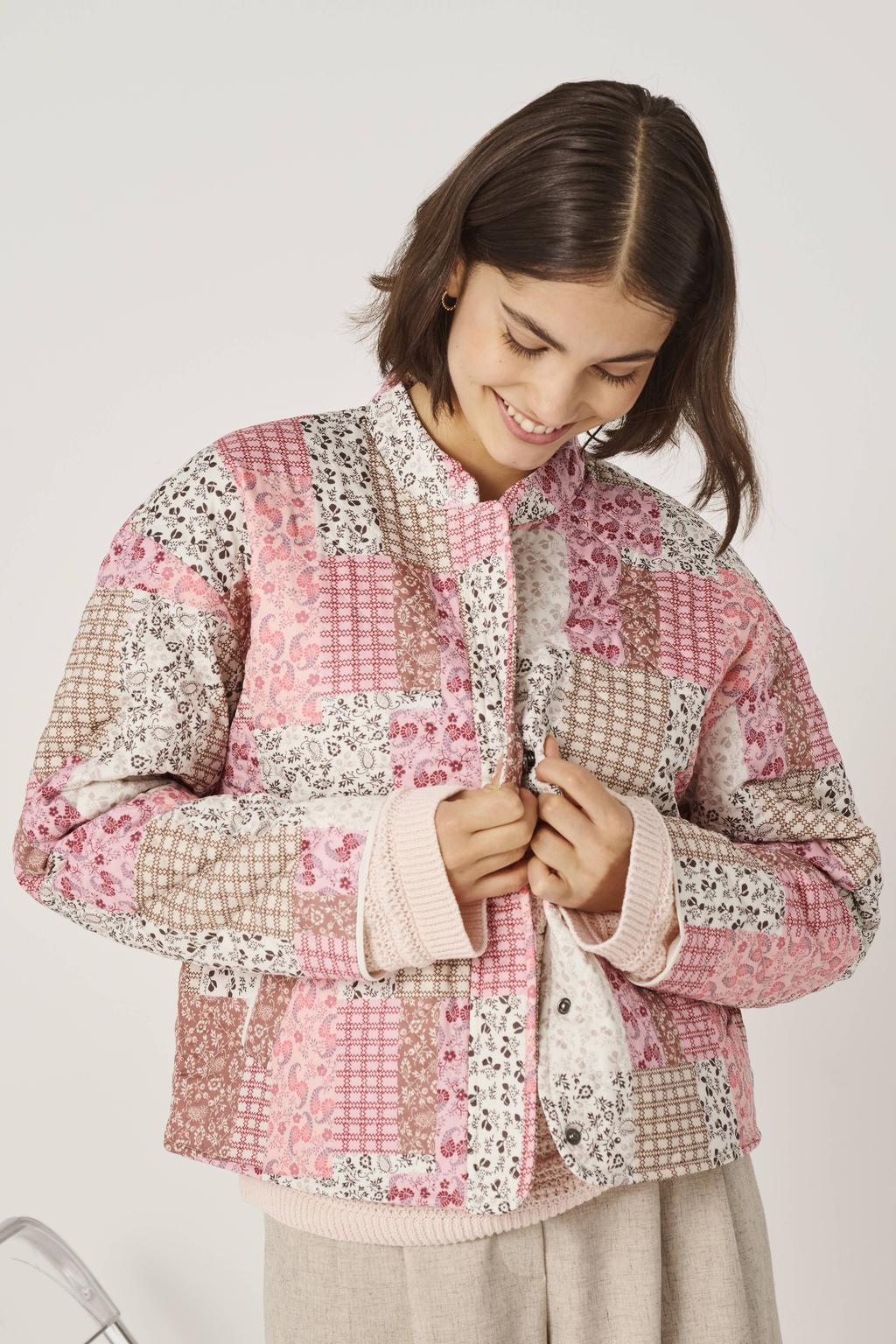 Roze en blauwe dames JDY shacket quilted van polyester met lange mouwen, opstaande kraag en knoopsluiting