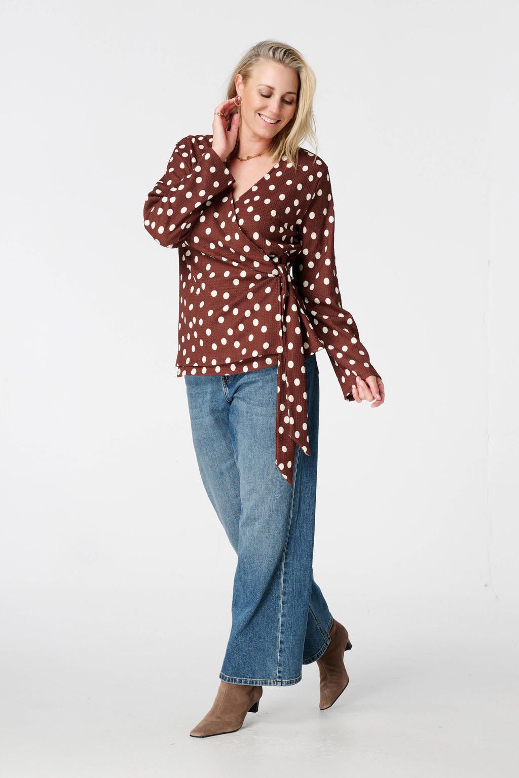 Bruine dames MS Mode top van polyester met stippenprint, lange mouwen, klassieke kraag en overslag detail