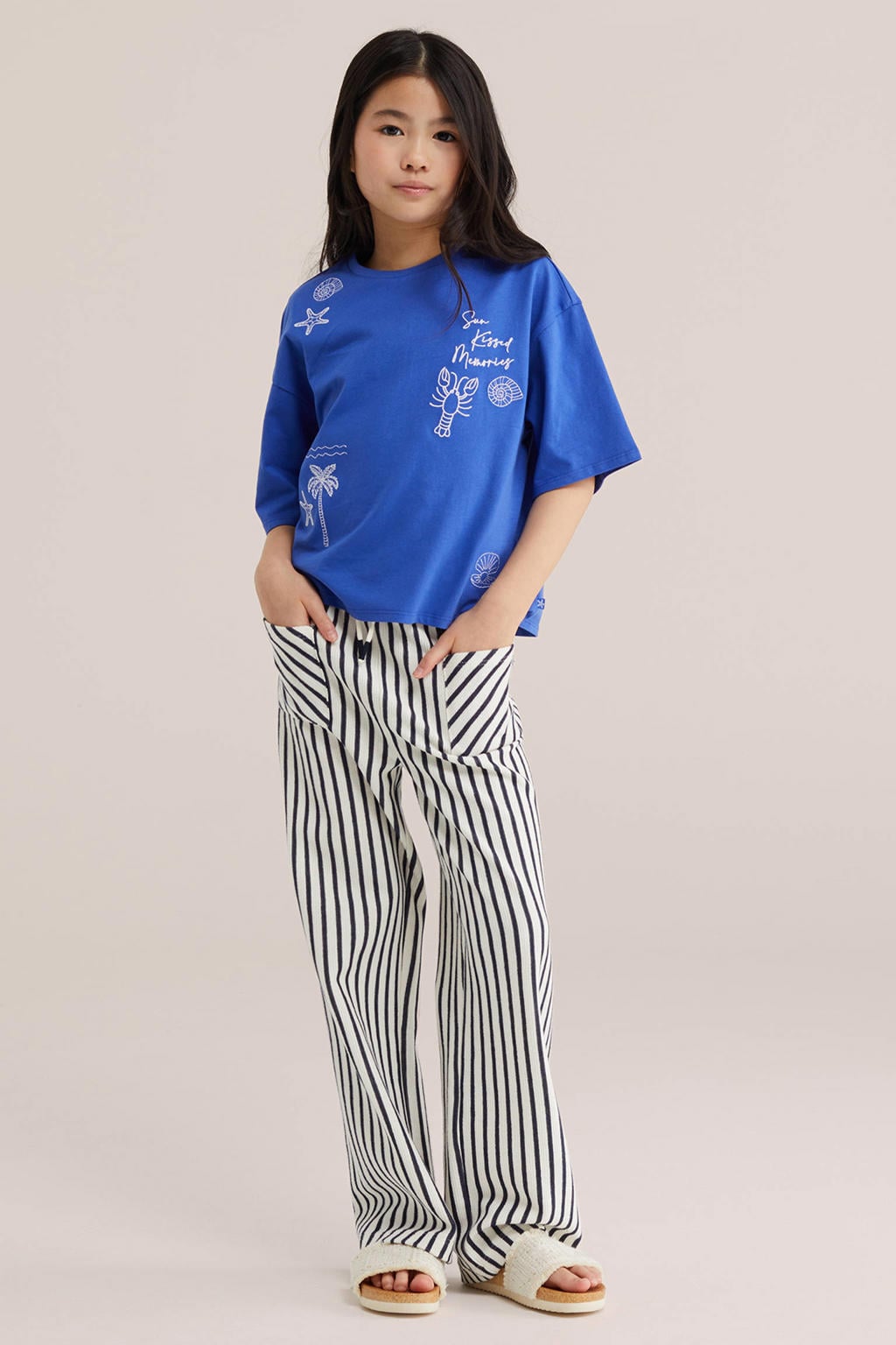 Blauwe meisjes WE Fashion T-shirt kobalt van katoen met tekst print, korte mouwen en ronde hals