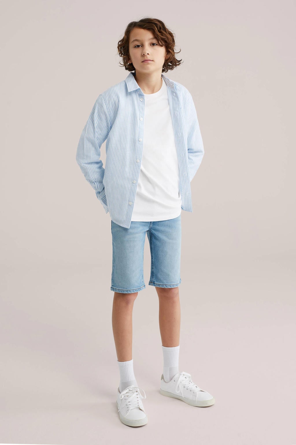 Medium blue denim jongens WE Fashion Blue Ridge slim fit short van denim met loose fit en effen