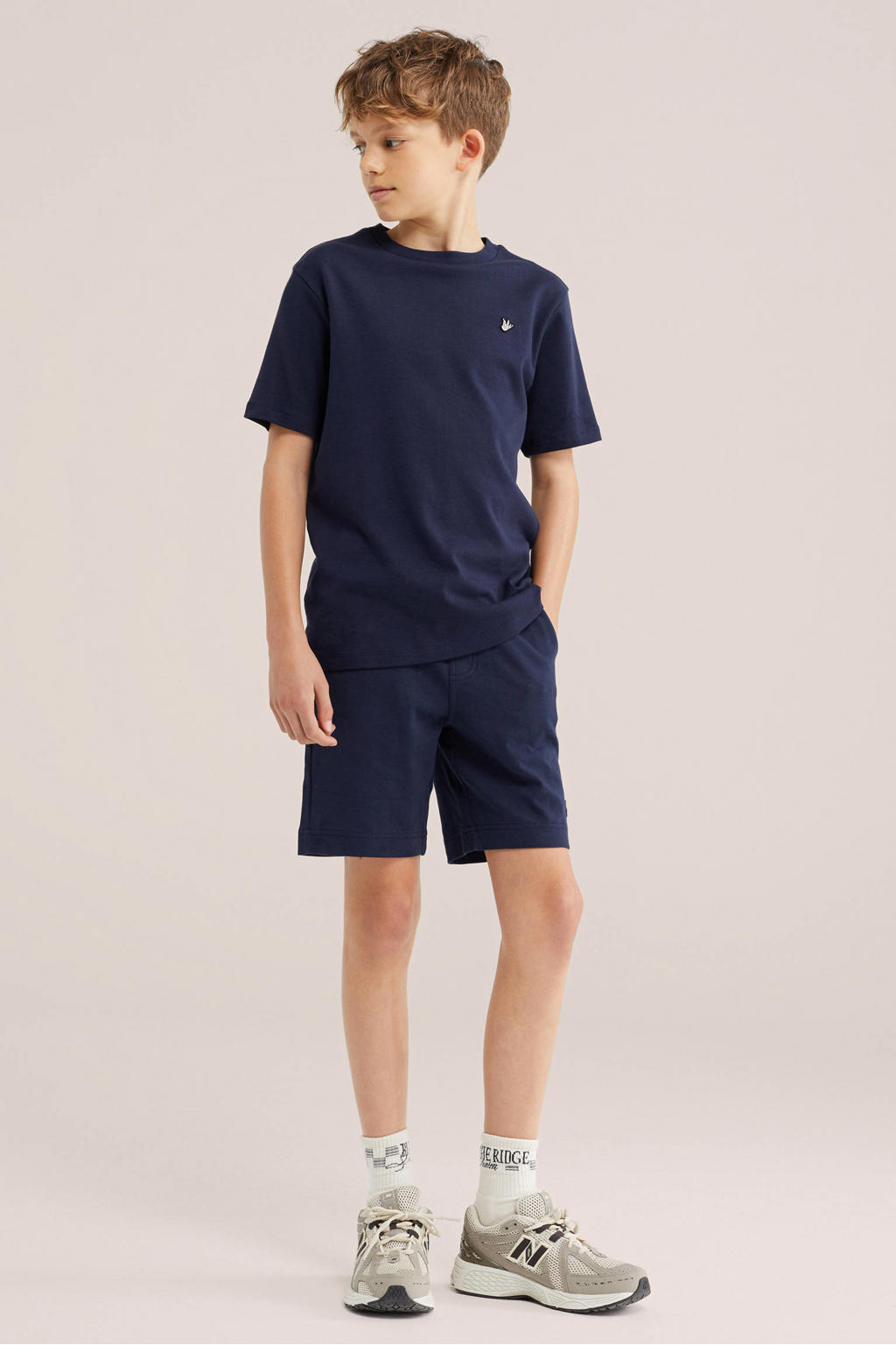 Donkerblauwe jongens WE Fashion sweatshort met elastische tailleband met koord en effen