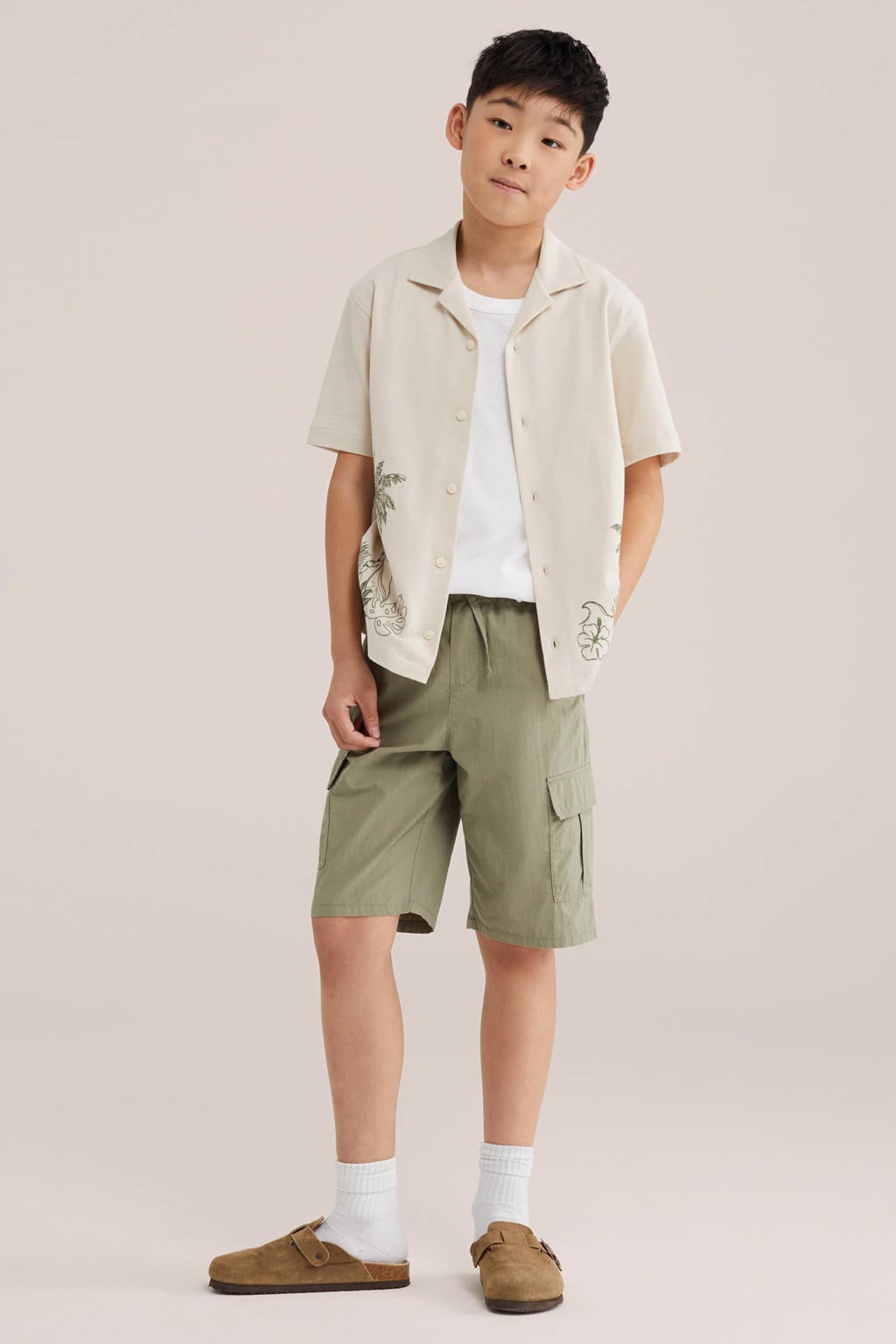 Beige en groene jongens WE Fashion casual overhemd van katoen met bladprint, korte mouwen, klassieke kraag en knoopsluiting