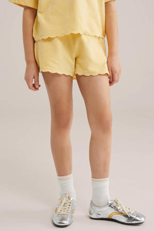 straight casual short lichtgeel
