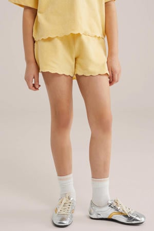 straight casual short lichtgeel