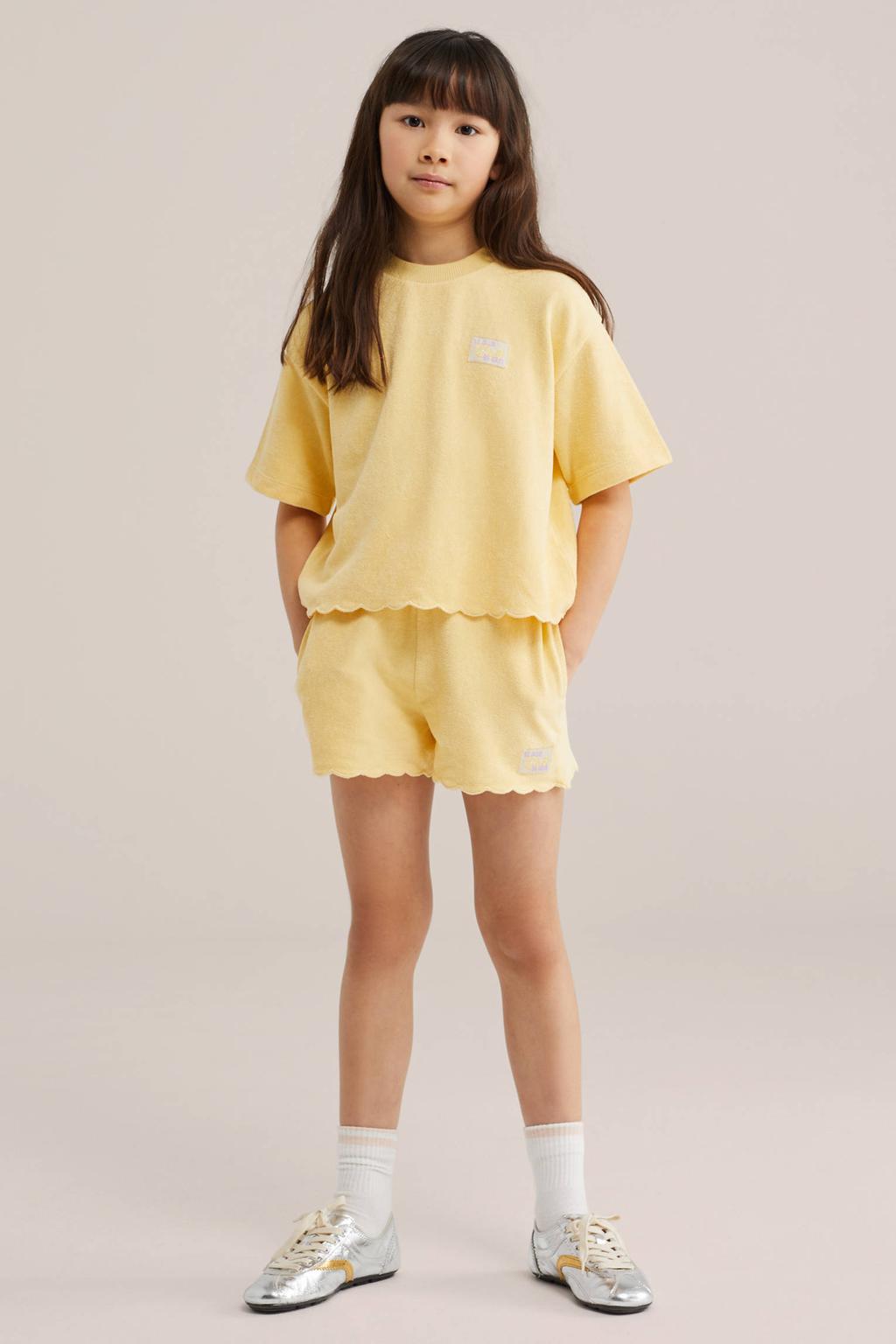 Lichtgele meisjes WE Fashion straight casual short van badstof met elastische tailleband met koord en effen