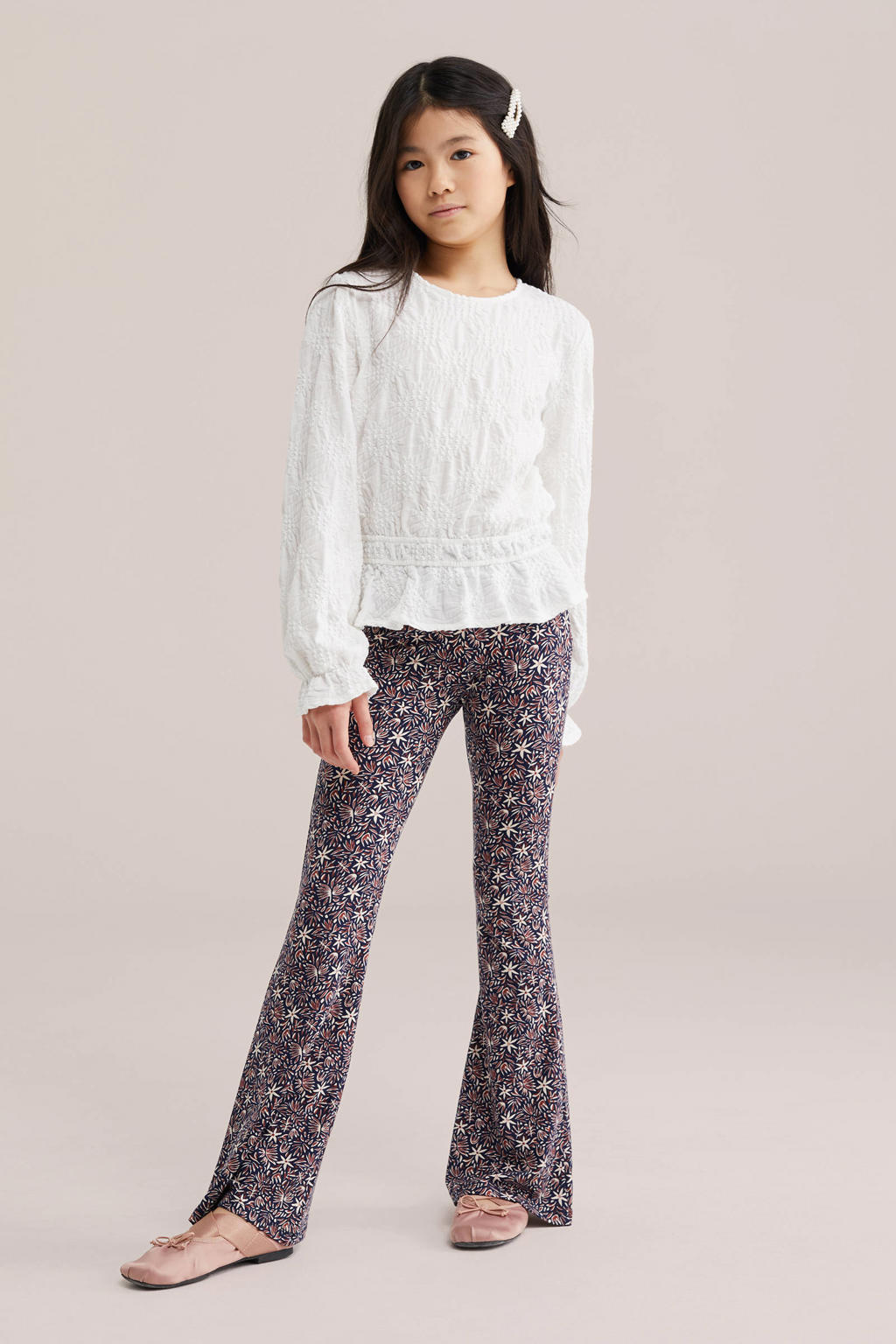 Bruine meisjes WE Fashion flared legging van viscose met regular waist en elastische tailleband