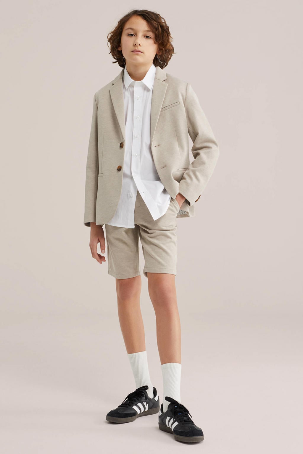 Beige jongens WE Fashion slim chino short van polyester met elastische tailleband met koord en effen