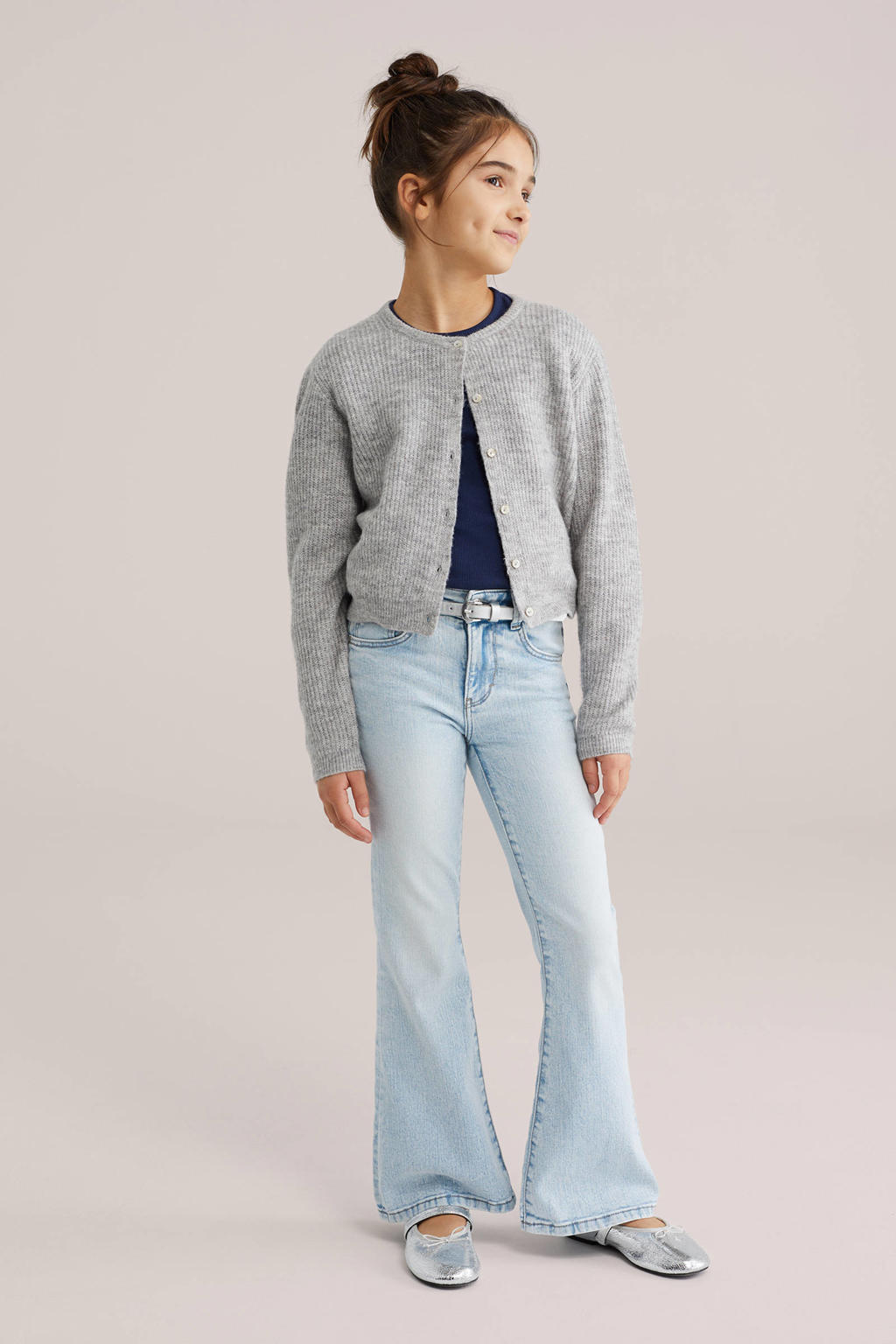 Light blue denim meisjes WE Fashion Blue Ridge flared jeans van denim met regular waist, rits- en knoopsluiting en effen