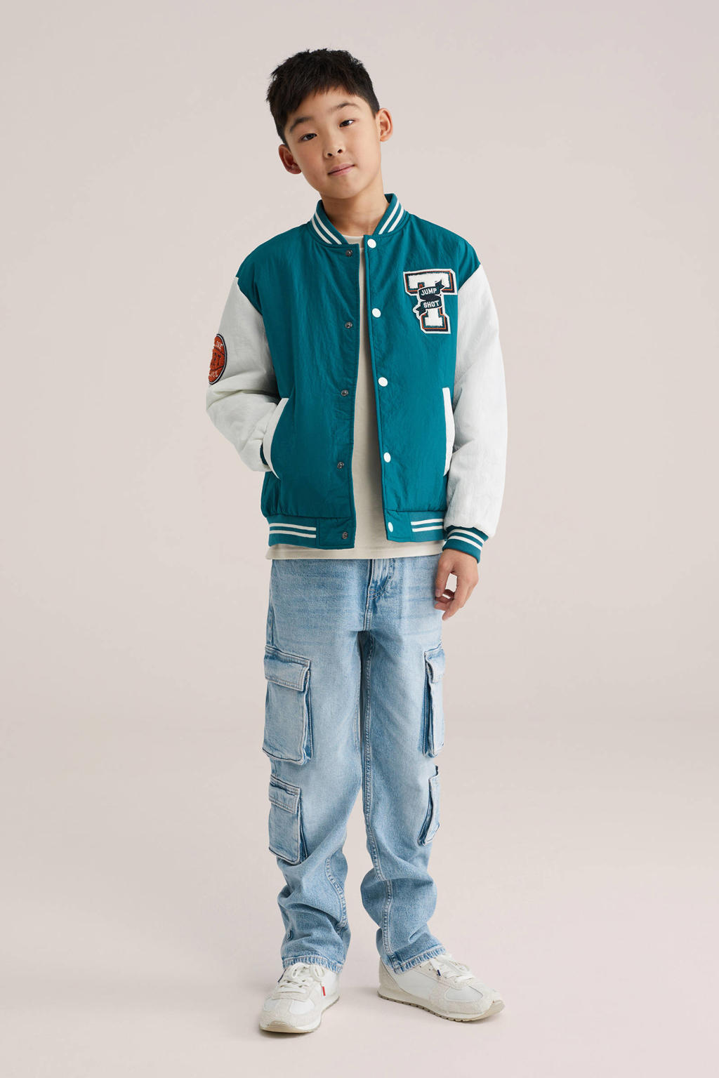 Groene jongens WE Fashion baseball jacket van polyester met meerkleurige print, lange mouwen, ronde hals, drukknoopsluiting en geribde boorden