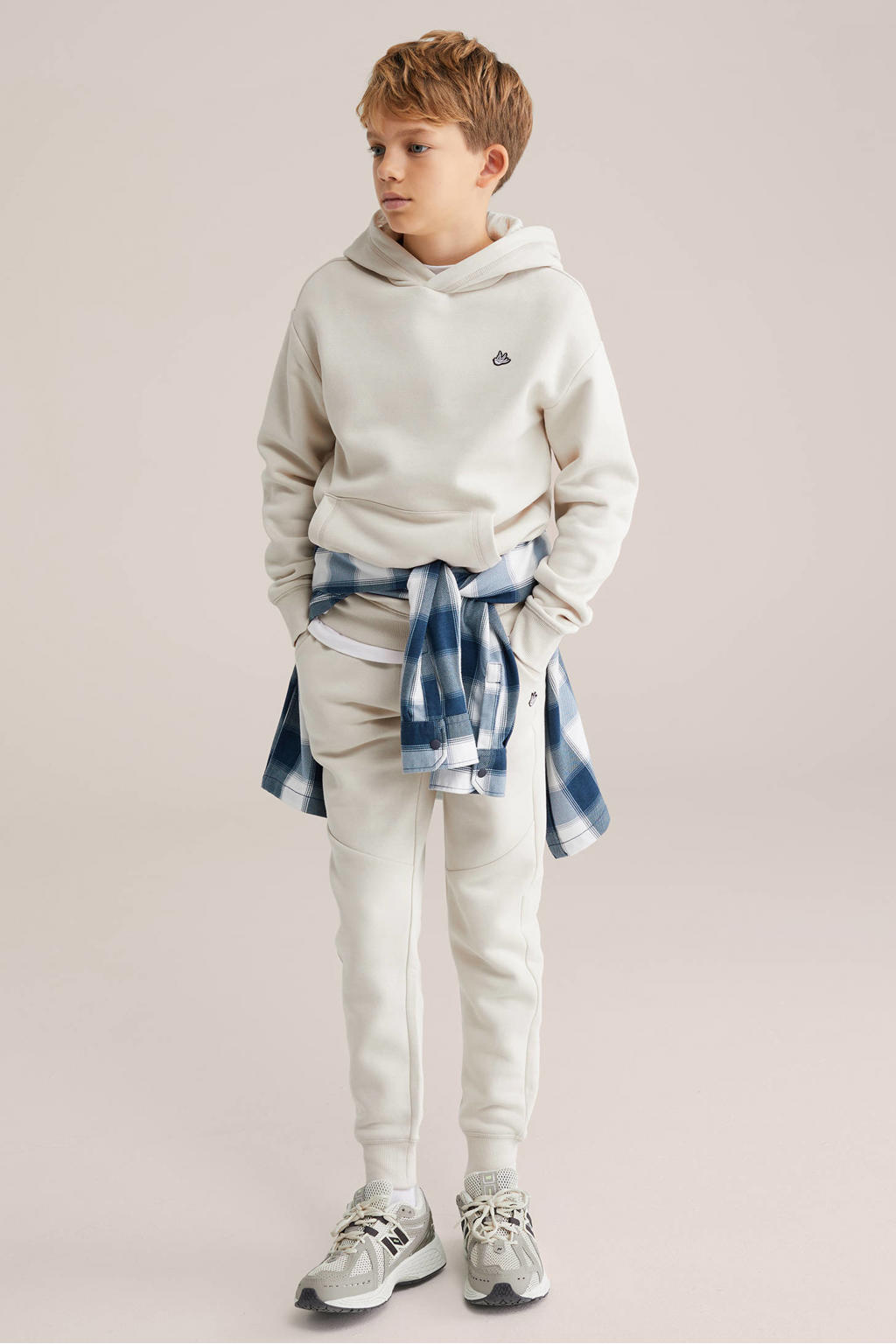Ecru jongens WE Fashion hoodie van sweat materiaal met effen, lange mouwen en capuchon