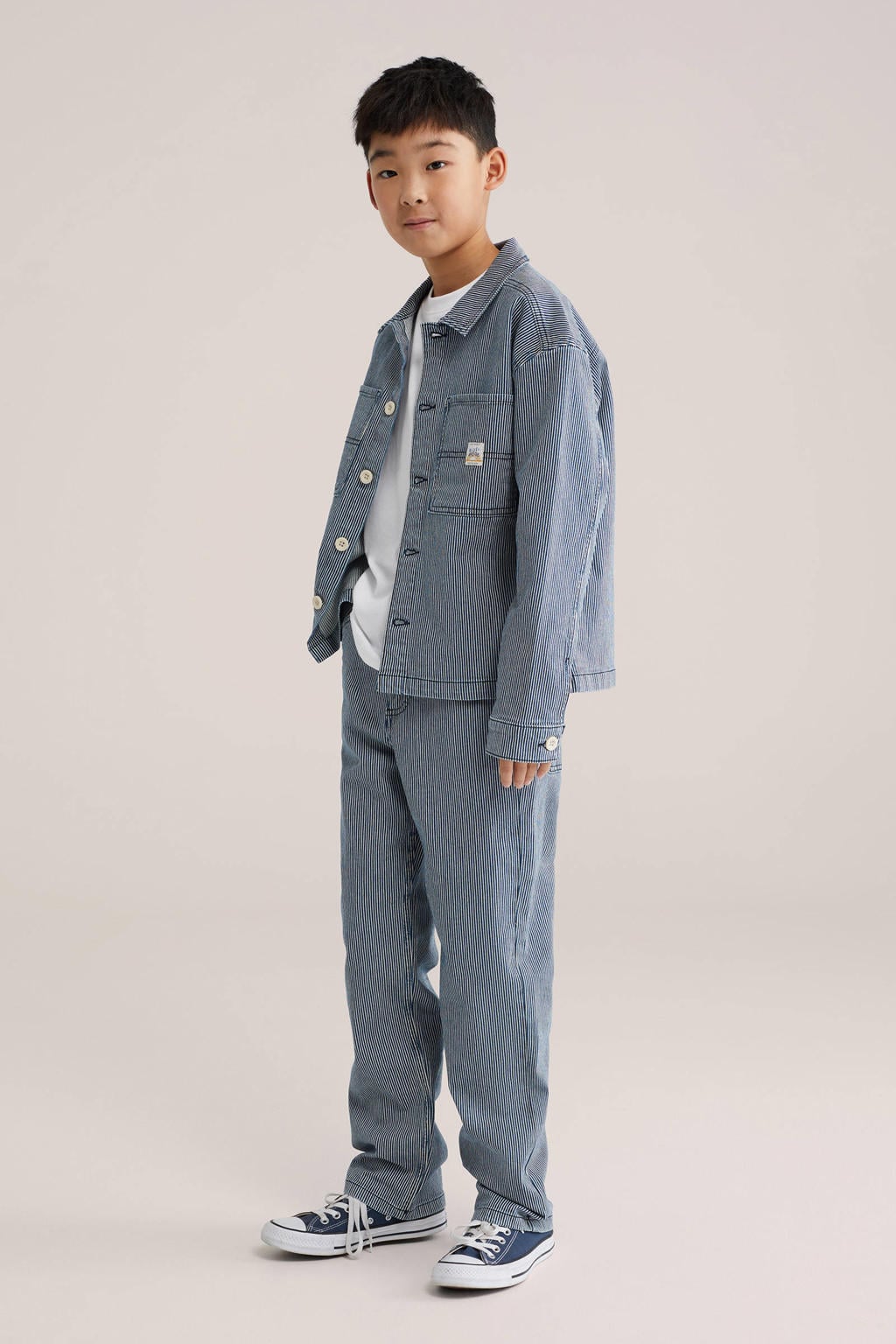 Medium blue denim jongens WE Fashion Blue Ridge Overshirt gestreept van denim met lange mouwen, klassieke kraag en knoopsluiting