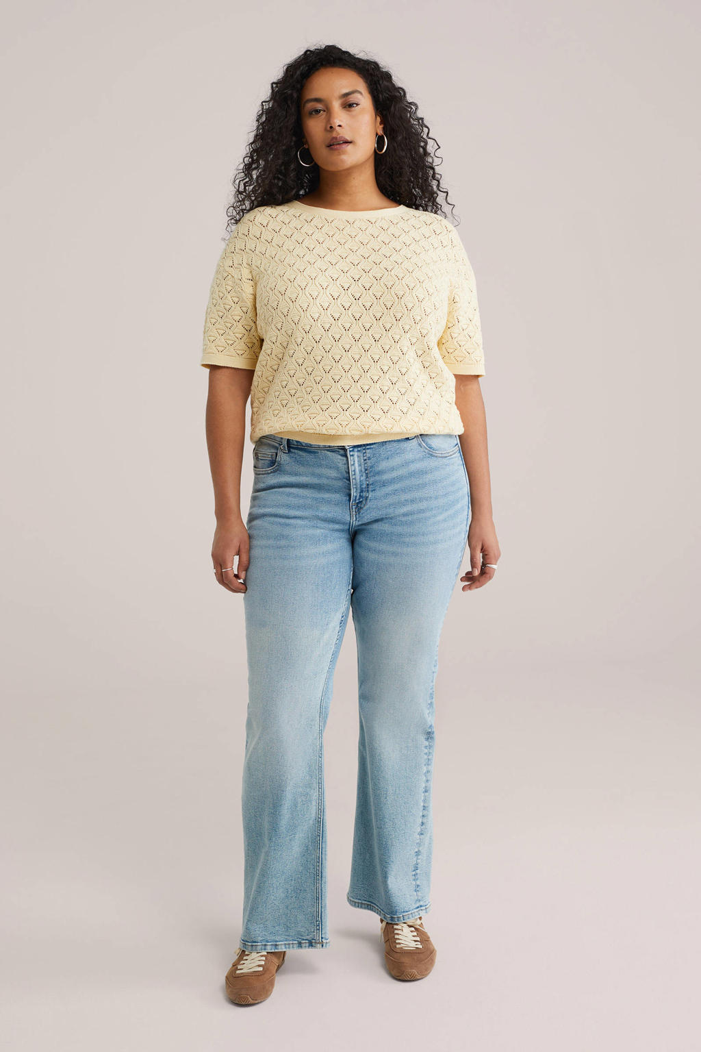 Lichtgele dames WE Fashion Curve top gebreid met effen, korte mouwen, ronde hals en ajour details