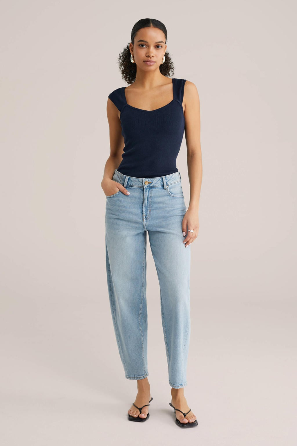 Donkerblauwe dames WE Fashion top van viscose met effen, V-hals en rib gebreide details
