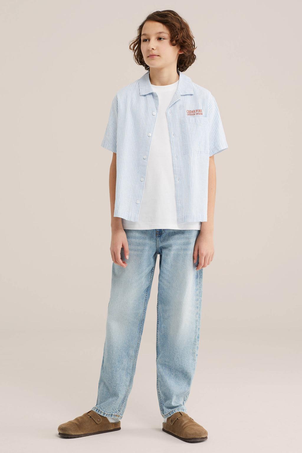 Lichtblauwe jongens WE Fashion gestreepte overshirt van katoen met korte mouwen, klassieke kraag en knoopsluiting