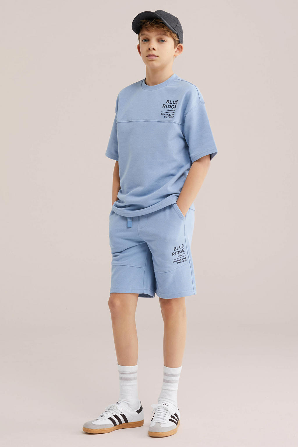 Lichtblauwe jongens WE Fashion sweatshort met elastische tailleband met koord en effen