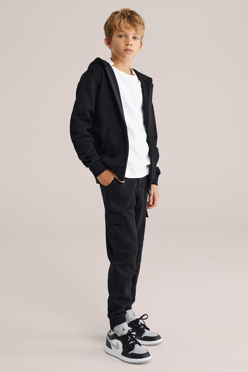 WE Fashion regular cargobroek zwart