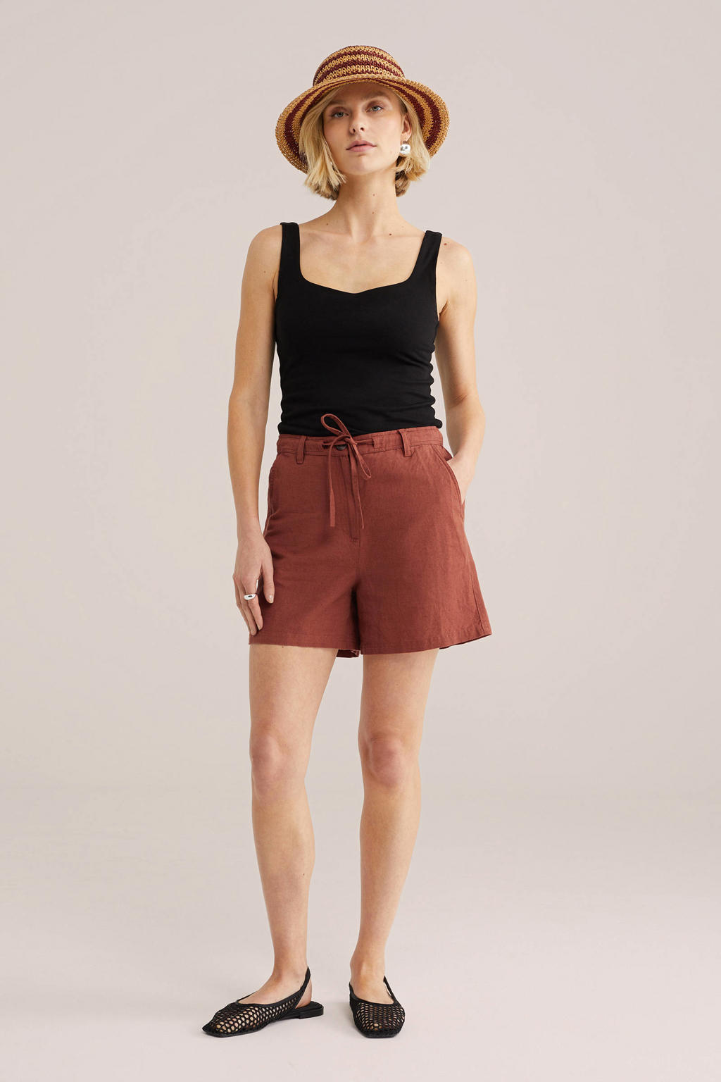 Roodbruine dames WE Fashion wide leg high waist casual short bruin van katoenlinnen met elastische tailleband met koord en effen