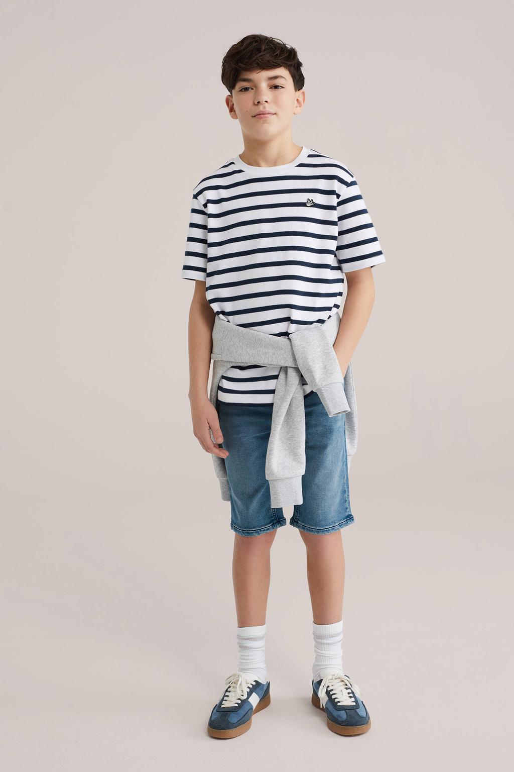 Medium blue denim jongens WE Fashion Blue Ridge slim fit short van denim met loose fit en effen