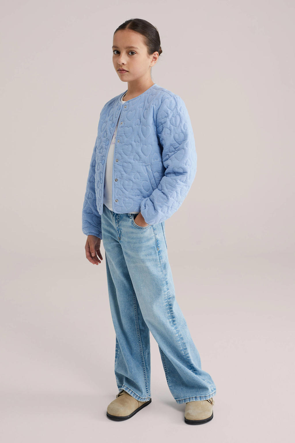 Lichtblauwe meisjes WE Fashion bomberjack lente van katoen met hartjesprint, lange mouwen, ronde hals, drukknoopsluiting en quilted