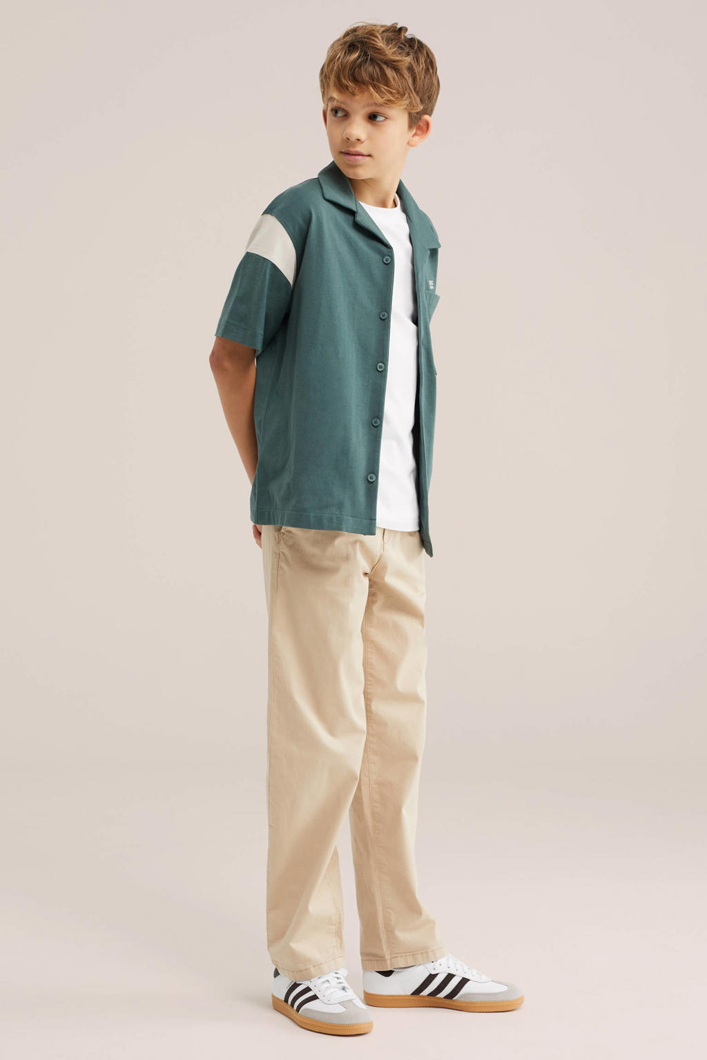 Donkergroen en ecru jongens WE Fashion overshirt van katoen met effen, korte mouwen, klassieke kraag en knoopsluiting