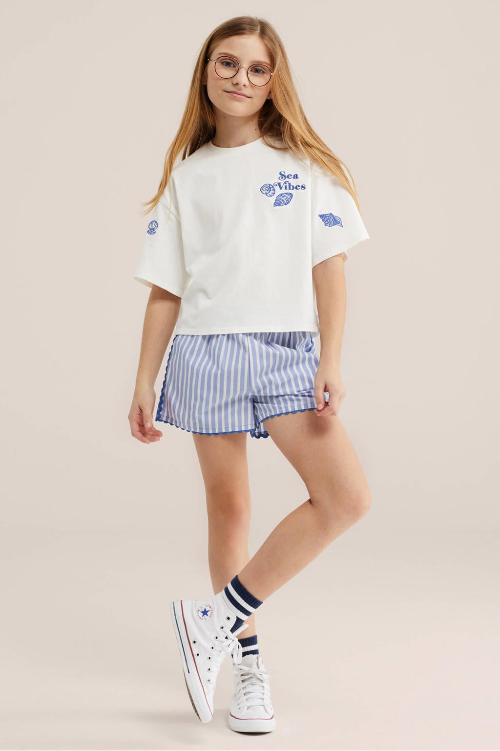 Witte meisjes WE Fashion T-shirt van katoen met tekst print, korte mouwen, ronde hals en borduursels