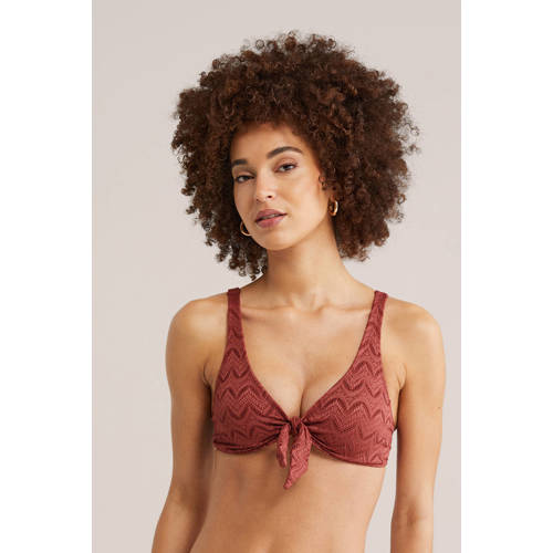 WE Fashion voorgevormde bikinitop met textuur donkerroze afbeelding