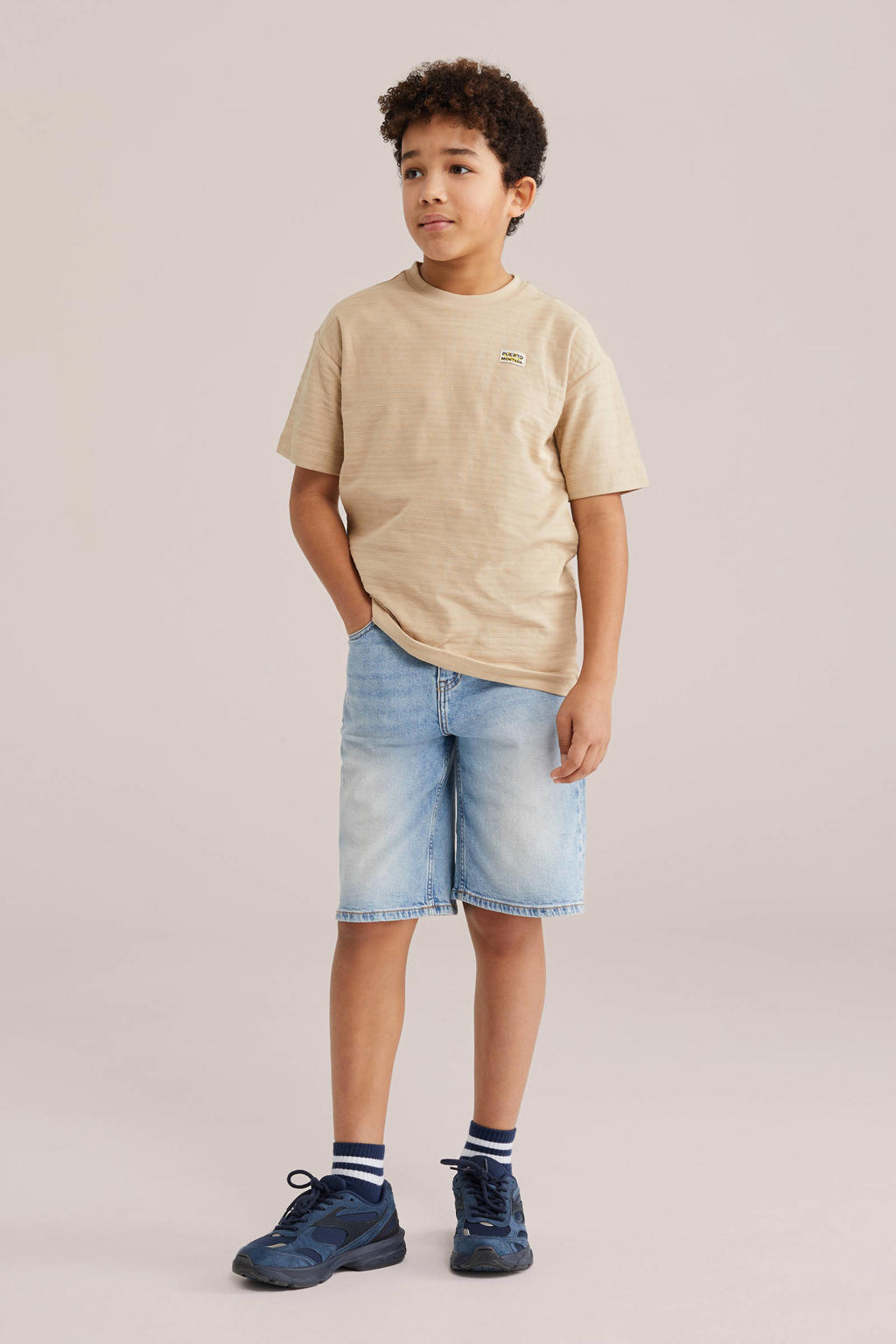 Light blue denim jongens WE Fashion Blue Ridge loose short van denim met rits- en knoopsluiting en effen