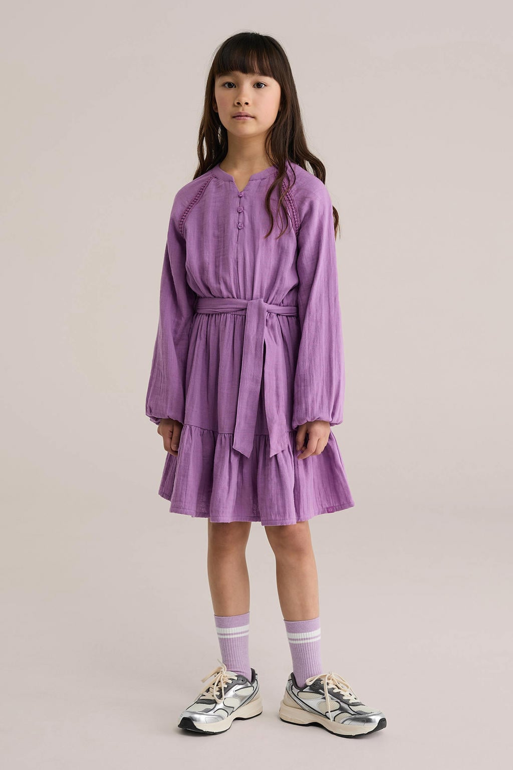Paarse meisjes WE Fashion korte jurk van katoen met effen, lange mouwen, V-hals en knoopsluiting