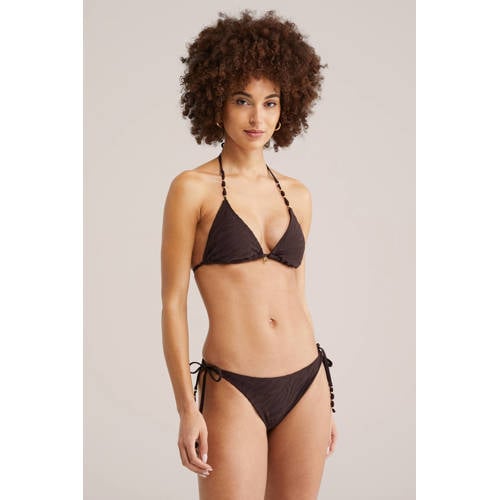 WE Fashion strik bikinibroekje met textuur donkerbruin afbeelding