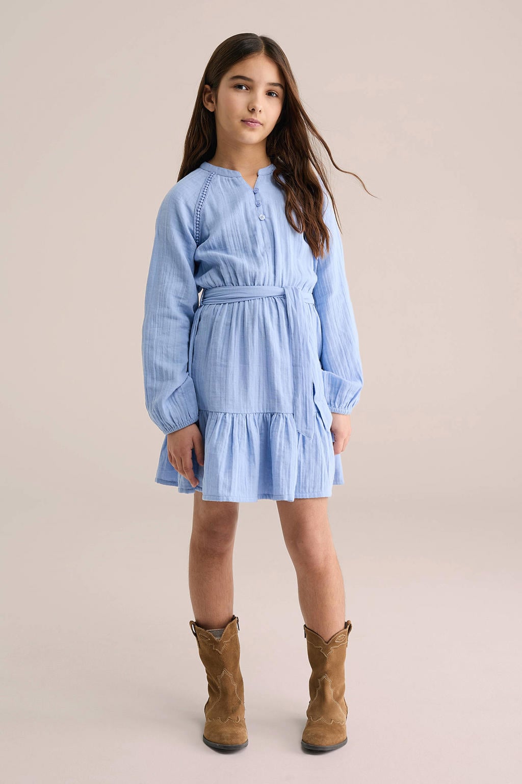 Blauwe meisjes WE Fashion korte jurk van katoen met effen, lange mouwen, V-hals en knoopsluiting