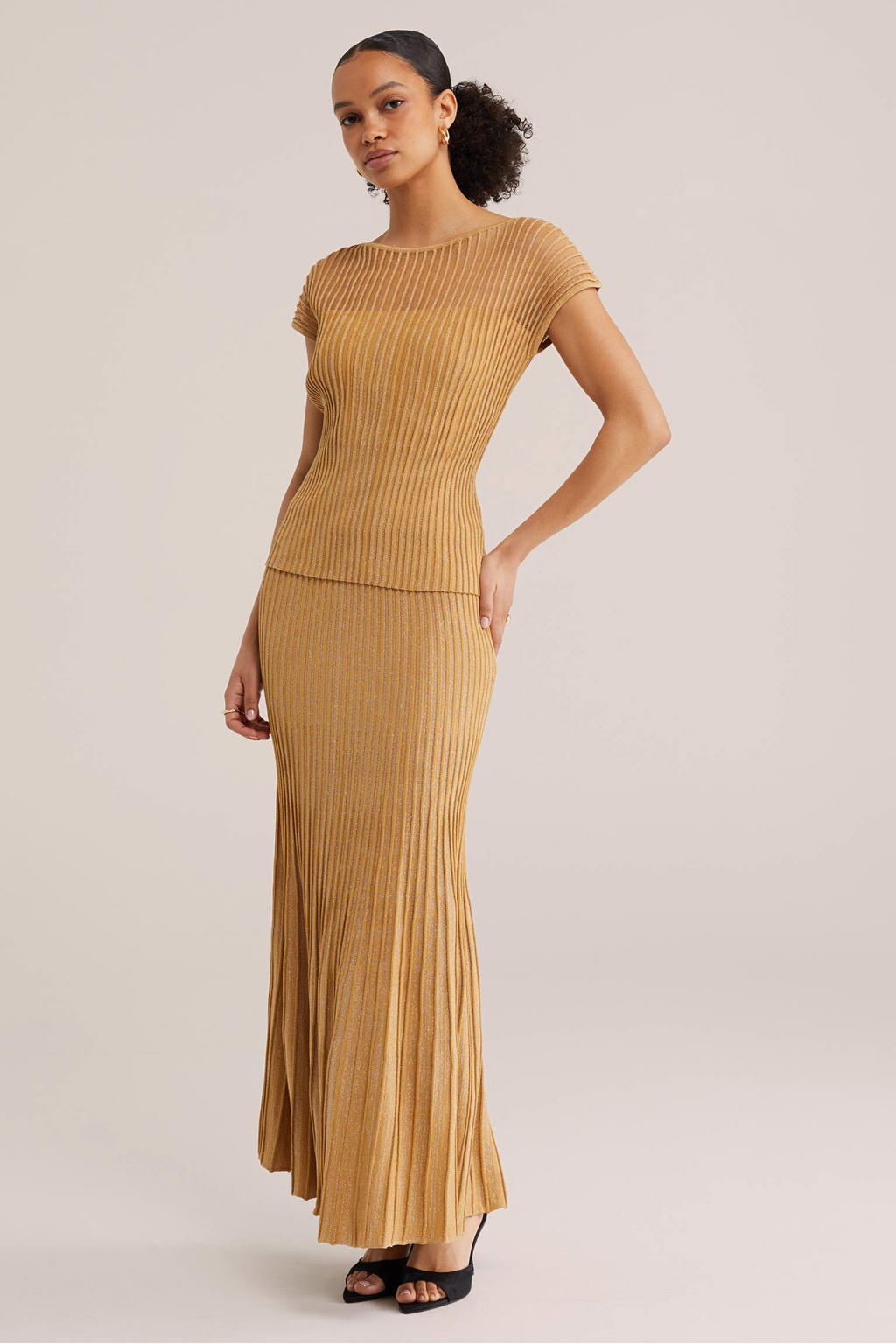 Okergele dames WE Fashion top van viscose met effen, korte mouwen, ronde hals en lurex