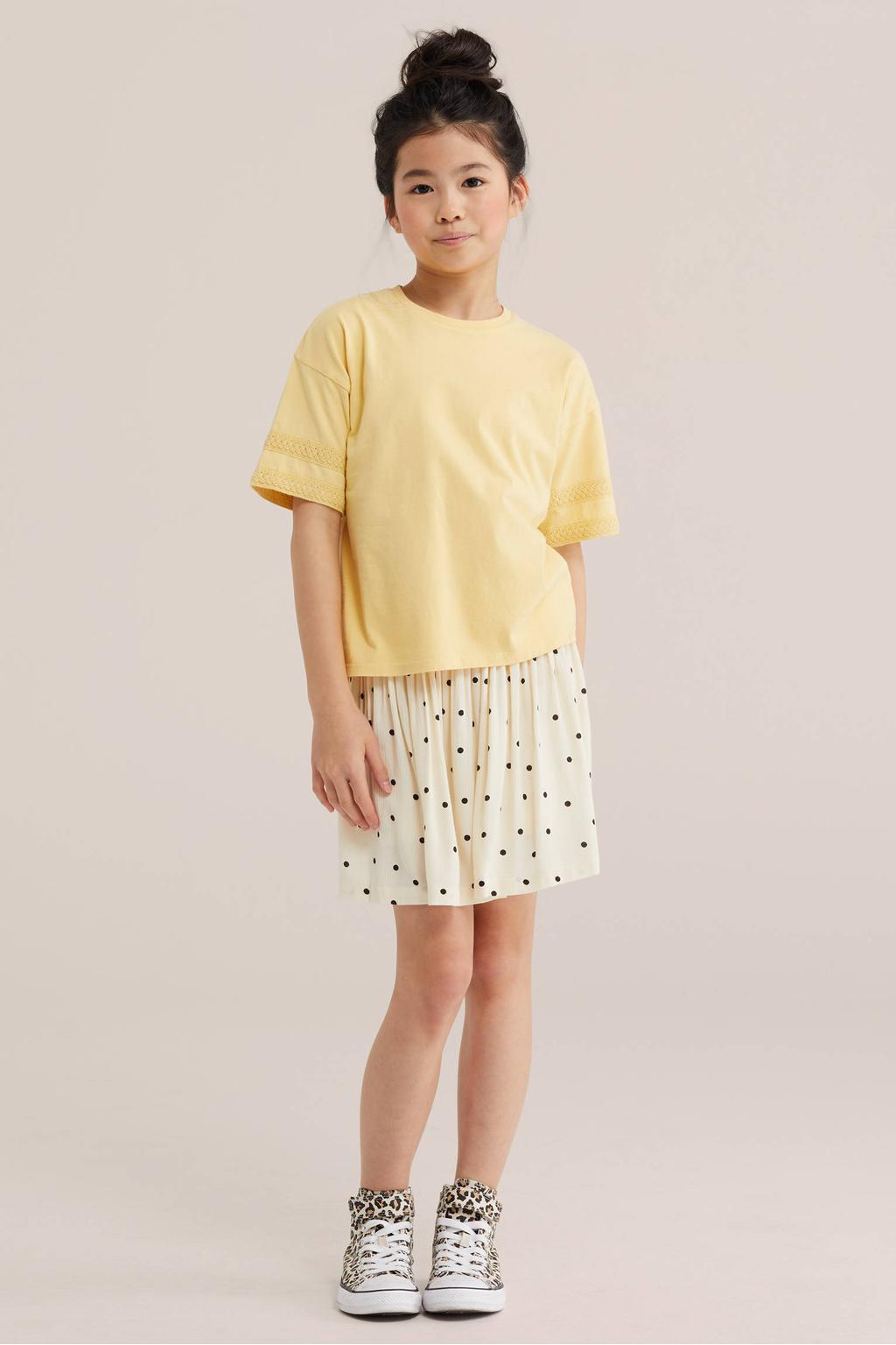 Ecru en zwarte meisjes WE Fashion korte rok met stippen gemaakt van viscose