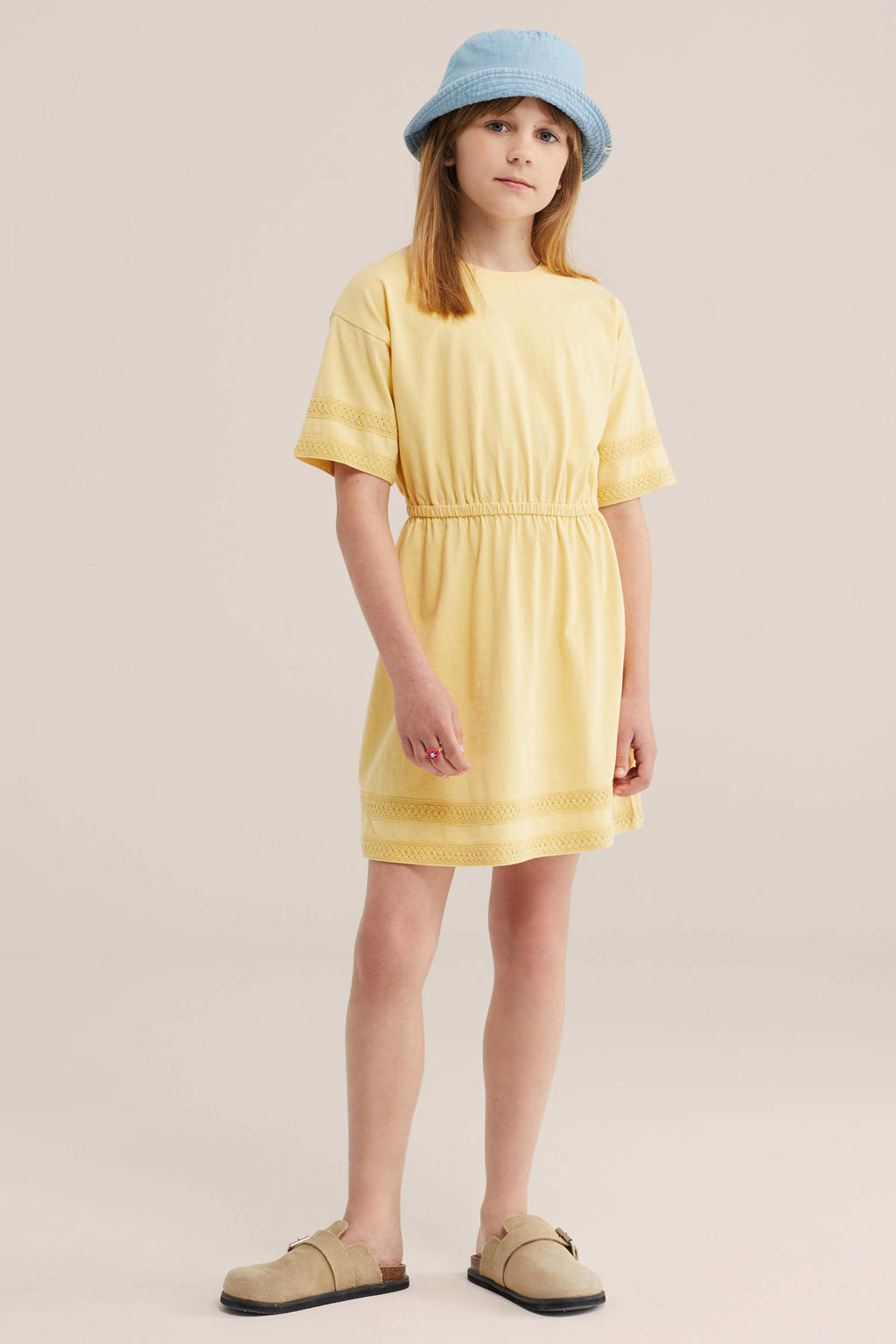 Gele meisjes WE Fashion T-shirtjurk korte jurk van katoen met effen, korte mouwen en ronde hals