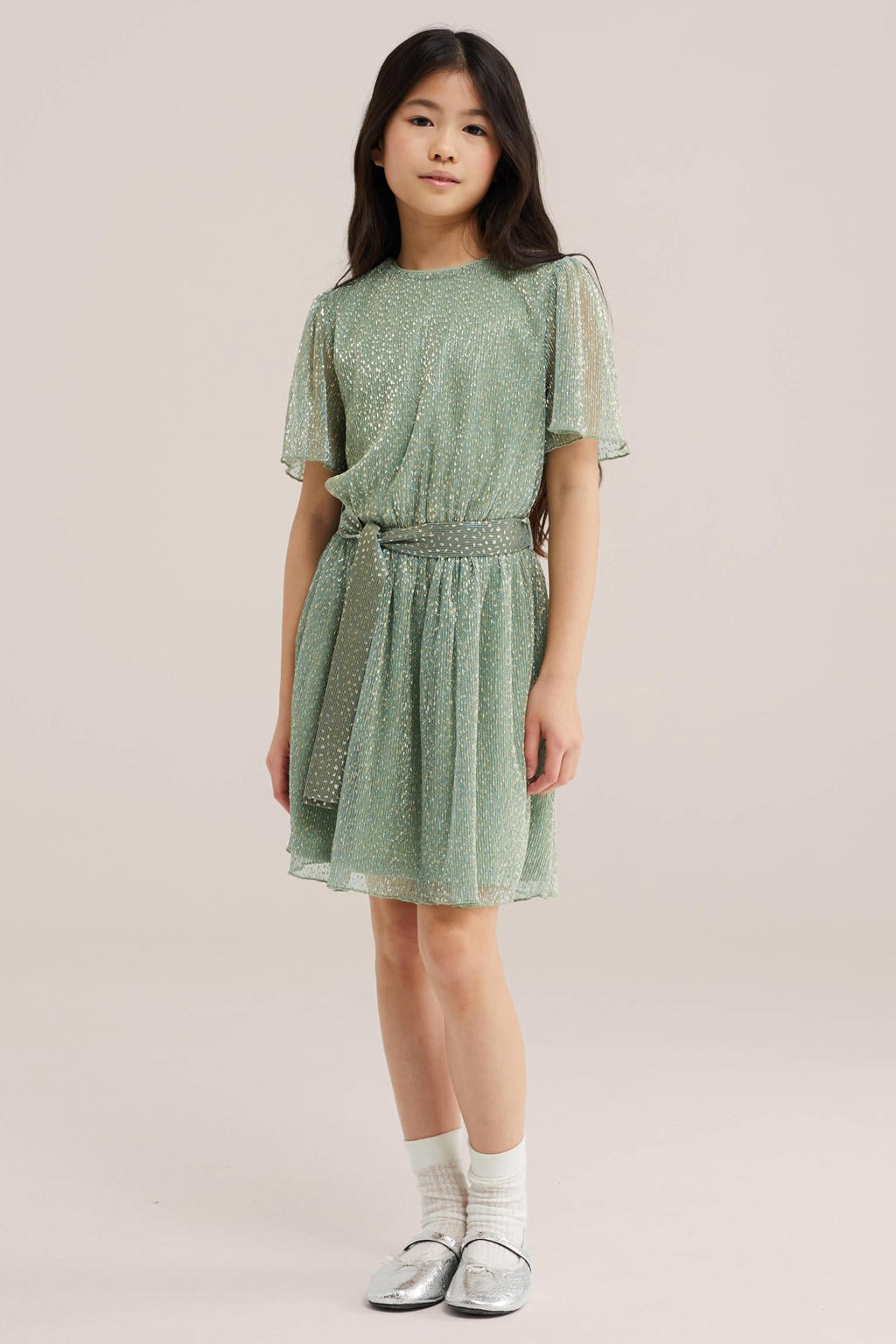 Groene meisjes WE Fashion midi jurk van polyester met korte mouwen, ronde hals, knoopsluiting en plissé details