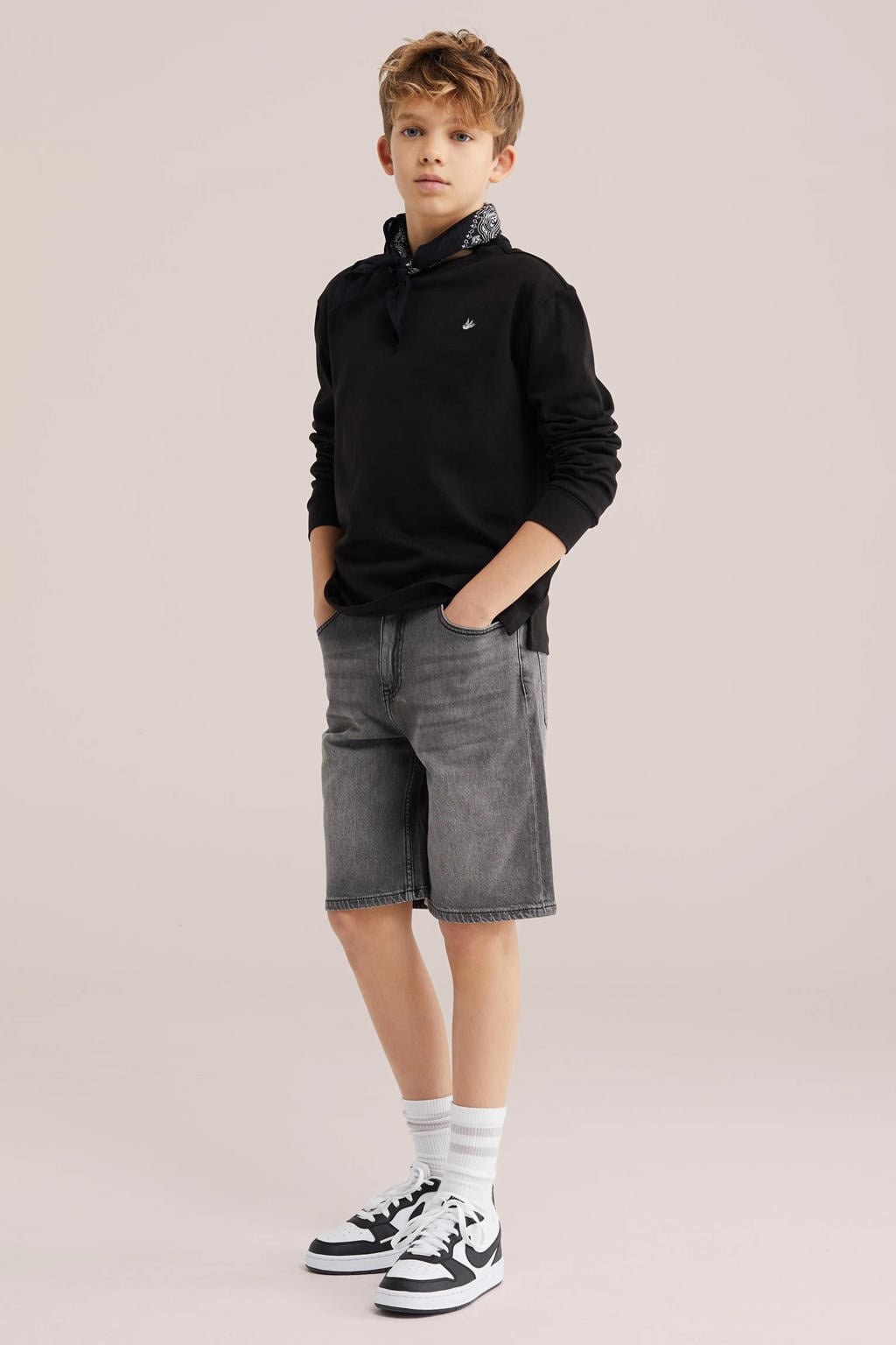 Grey denim jongens WE Fashion Blue Ridge loose short van denim met rits- en knoopsluiting en effen