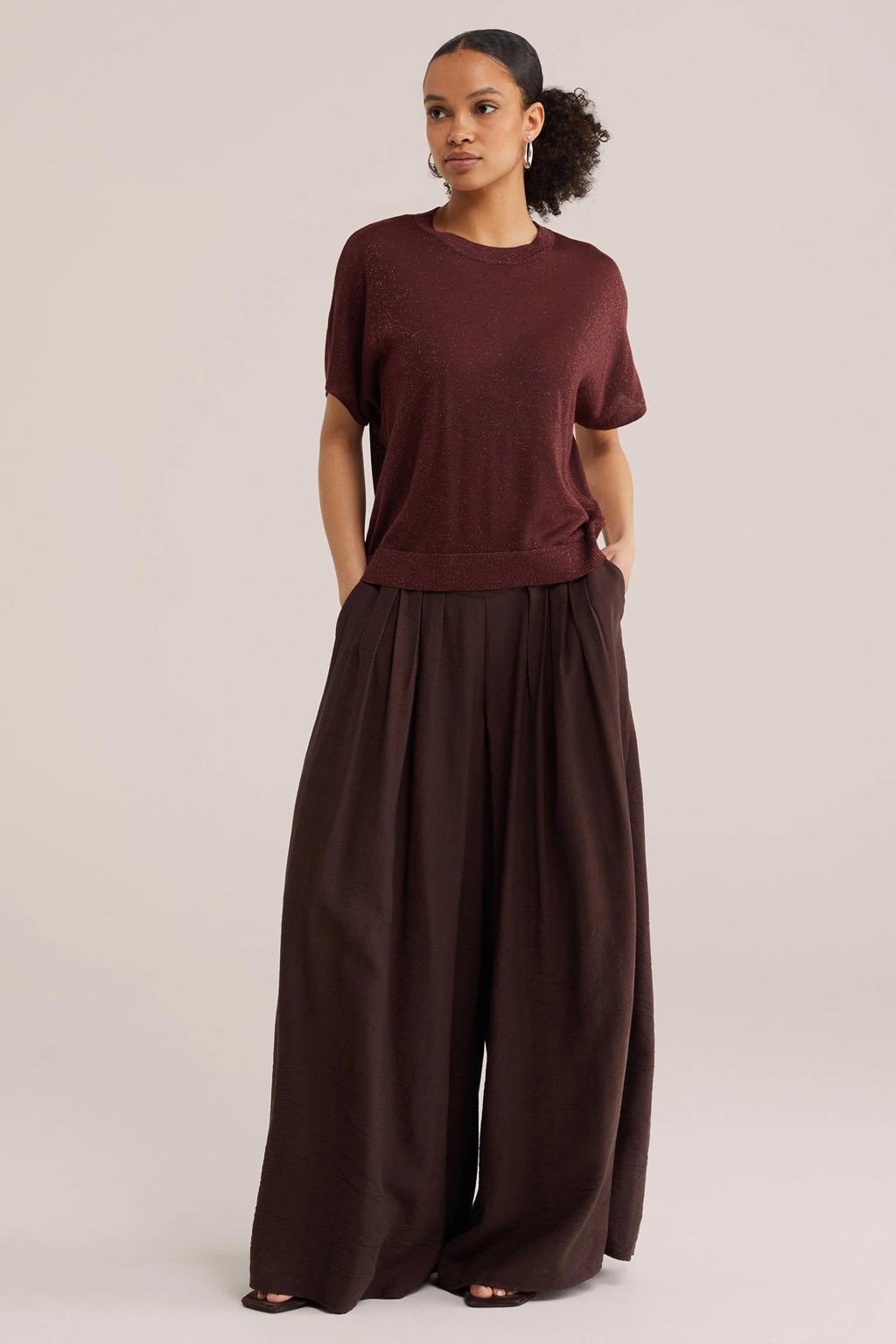 Donkerrode dames WE Fashion top van viscose met effen, korte mouwen, ronde hals en lurex