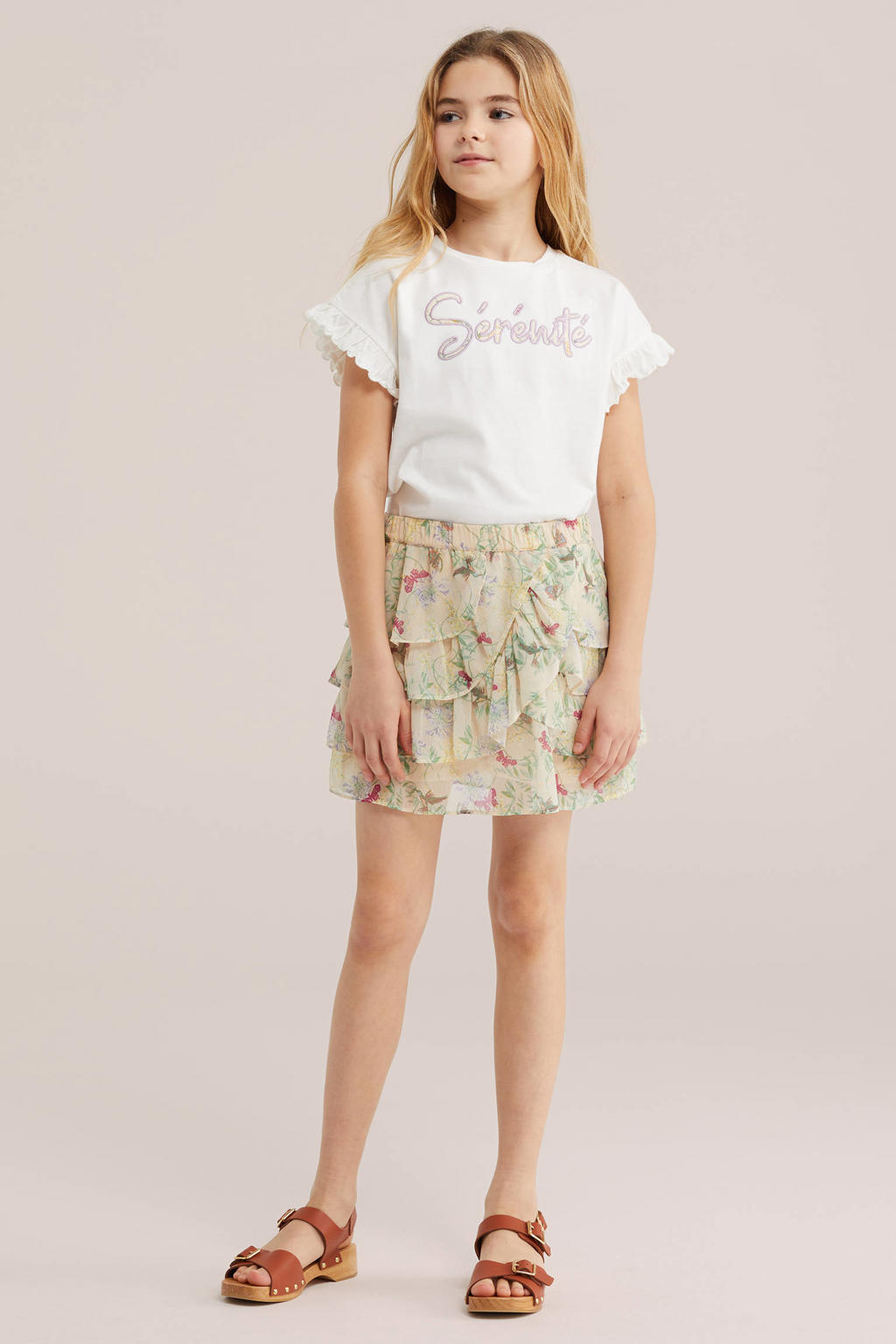 Ecru, groen en rode meisjes WE Fashion strokenrok gemaakt van polyester en met elastische tailleband