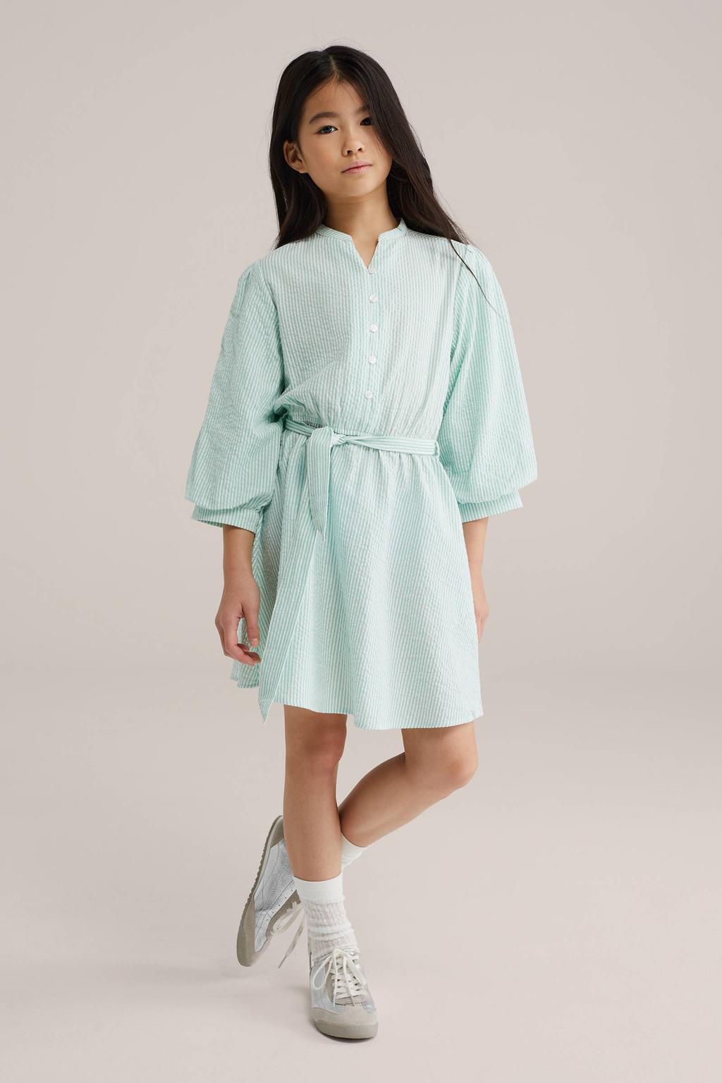 Mintgroene meisjes WE Fashion gestreepte korte jurk van katoen met half lange mouwen, V-hals en knoopsluiting