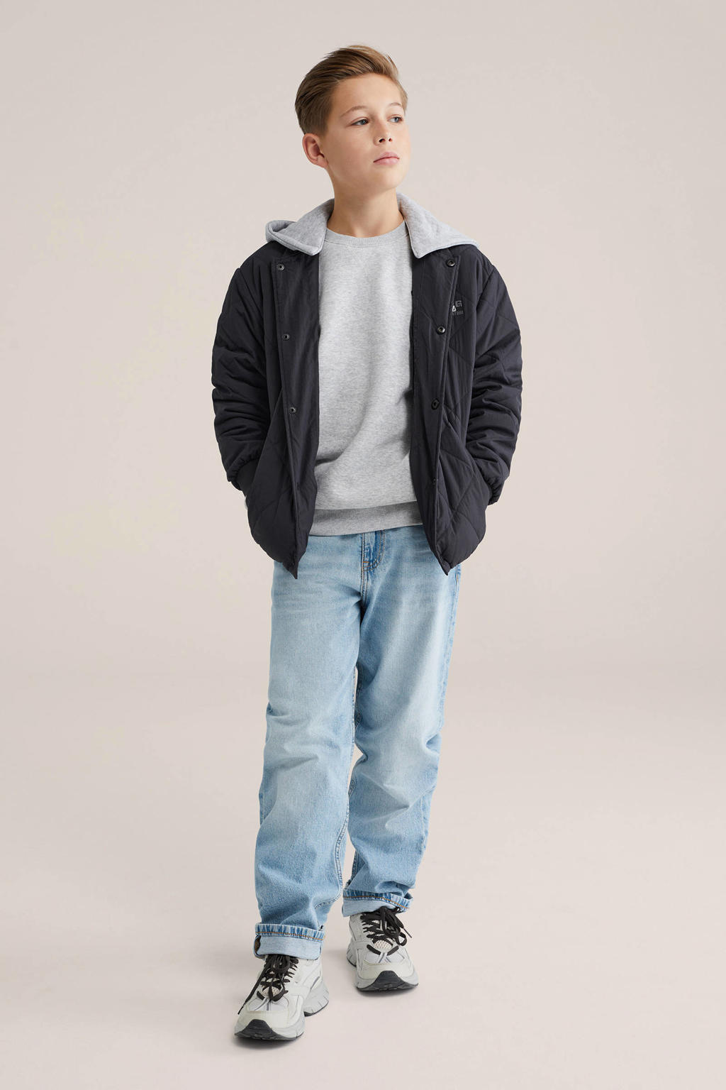 Zwart en grijze jongens WE Fashion bomberjack van polyester met effen, lange mouwen, capuchon, drukknoopsluiting en doorgestikte details