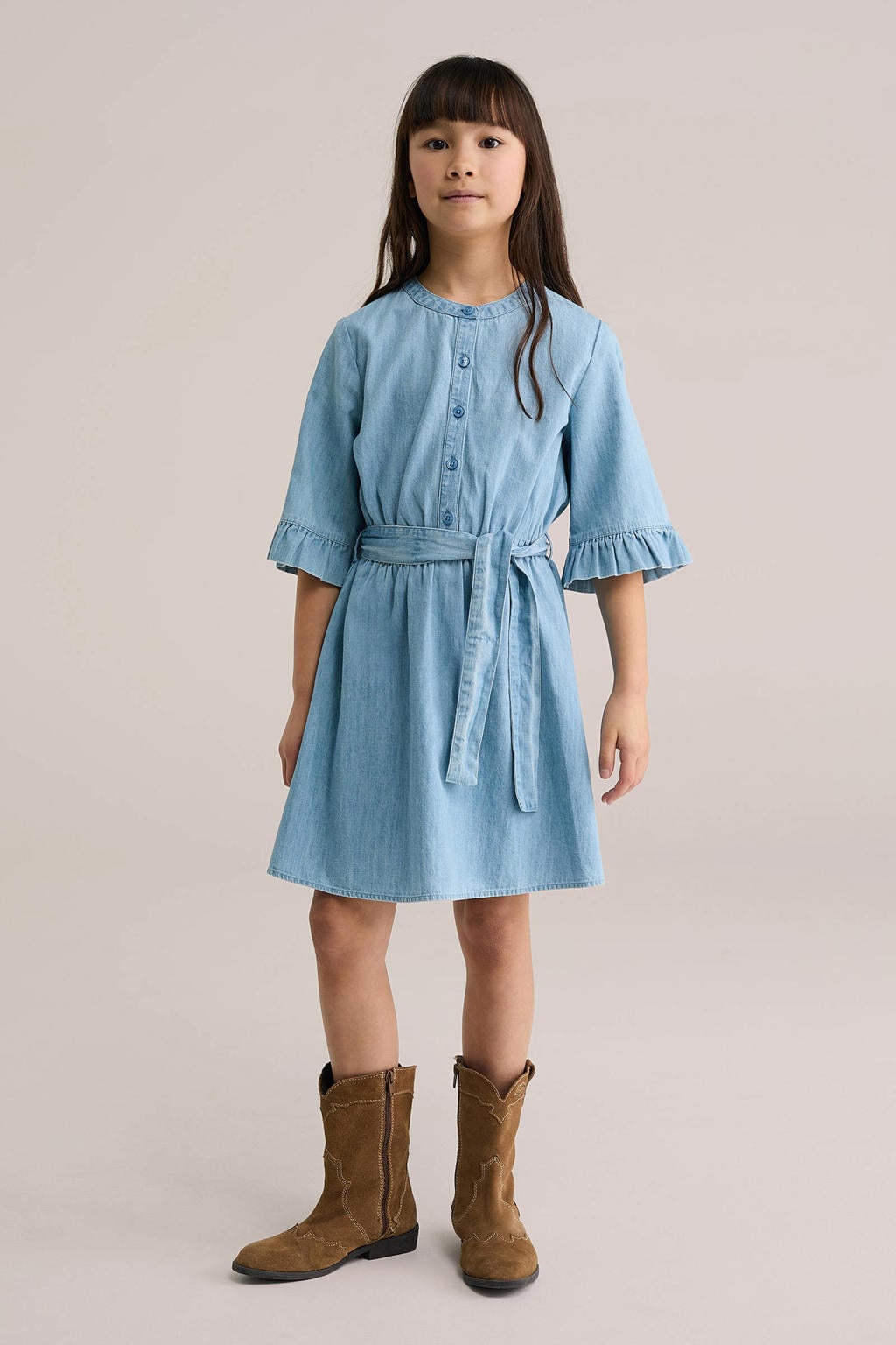 Light blue denim meisjes WE Fashion Blue Ridge spijkerjurk van katoen met effen, korte mouwen en ronde hals