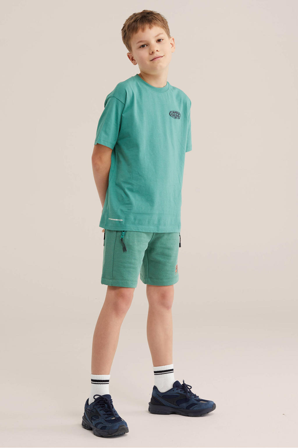 Groene jongens WE Fashion regular waist sweatshort met elastische tailleband met koord en effen