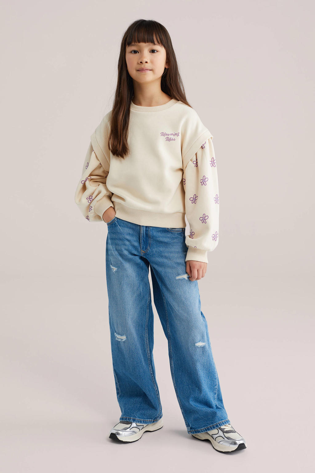 Beige meisjes WE Fashion gebloemde sweater met lange mouwen, ronde hals en borduursels