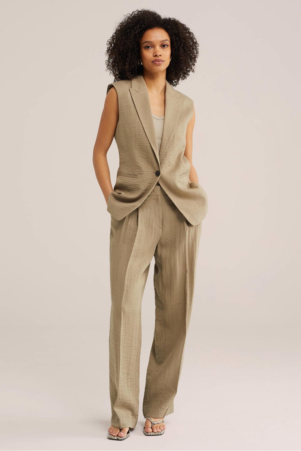Beige dames WE Fashion broek leg en riemlussen met rits- en haaksluiting
