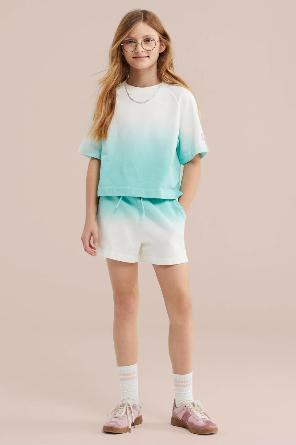 Turquoise en witte meisjes WE Fashion straight sweatshort met elastische tailleband met koord en dip-dye effect