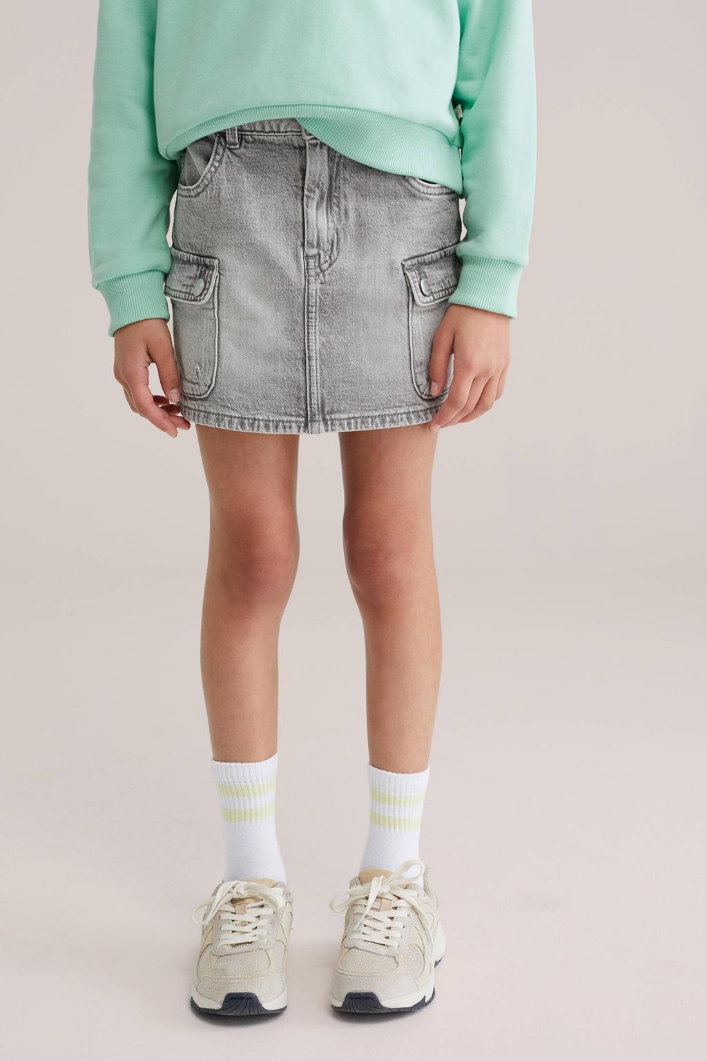 Grey denim meisjes WE Fashion Blue Ridge spijkerrok gemaakt van denim en met elastische tailleband