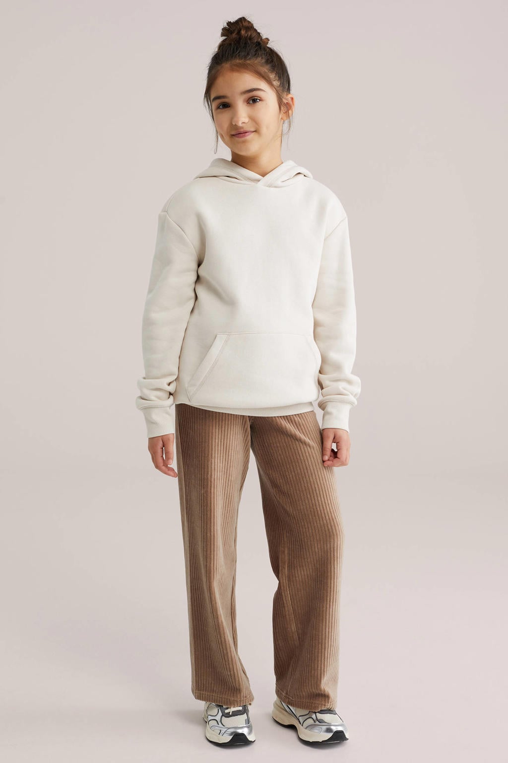Bruine meisjes WE Fashion fluwelen loose casual broek met regular waist en elastische tailleband