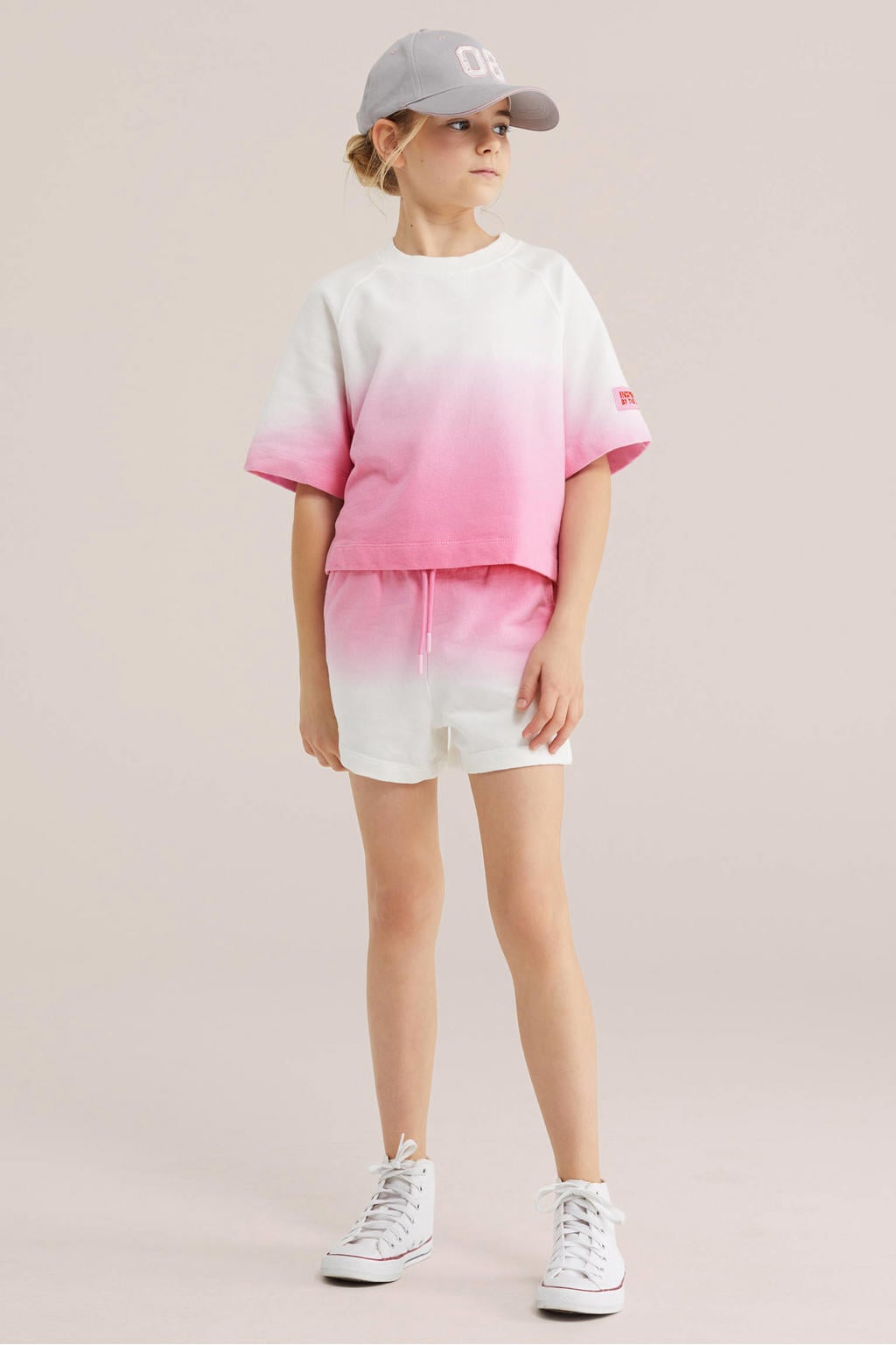 Roze en witte meisjes WE Fashion straight sweatshort met elastische tailleband met koord en dip-dye effect